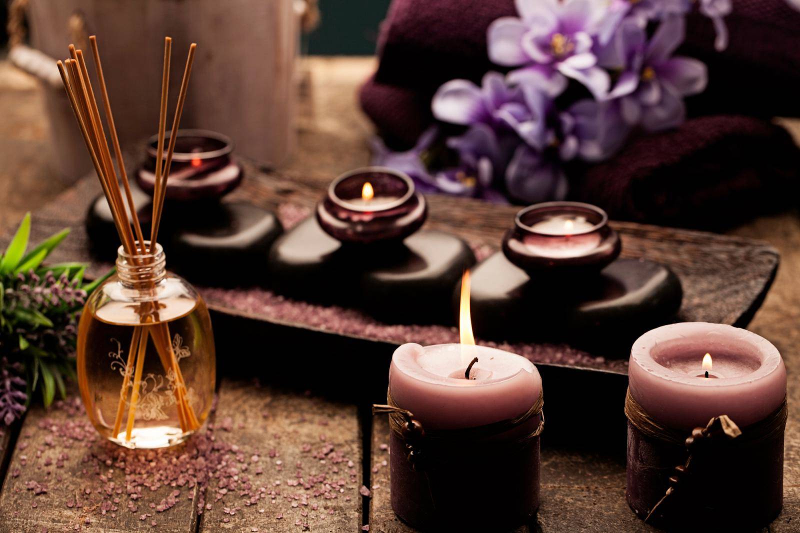 Aromaterapia promove saúde e bem-estar por meio de cheiros